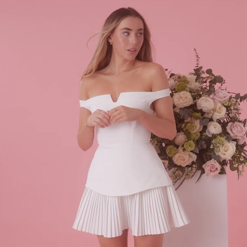 Exclusive Muse No. 1 Odd Muse Off the Shoulder Dress